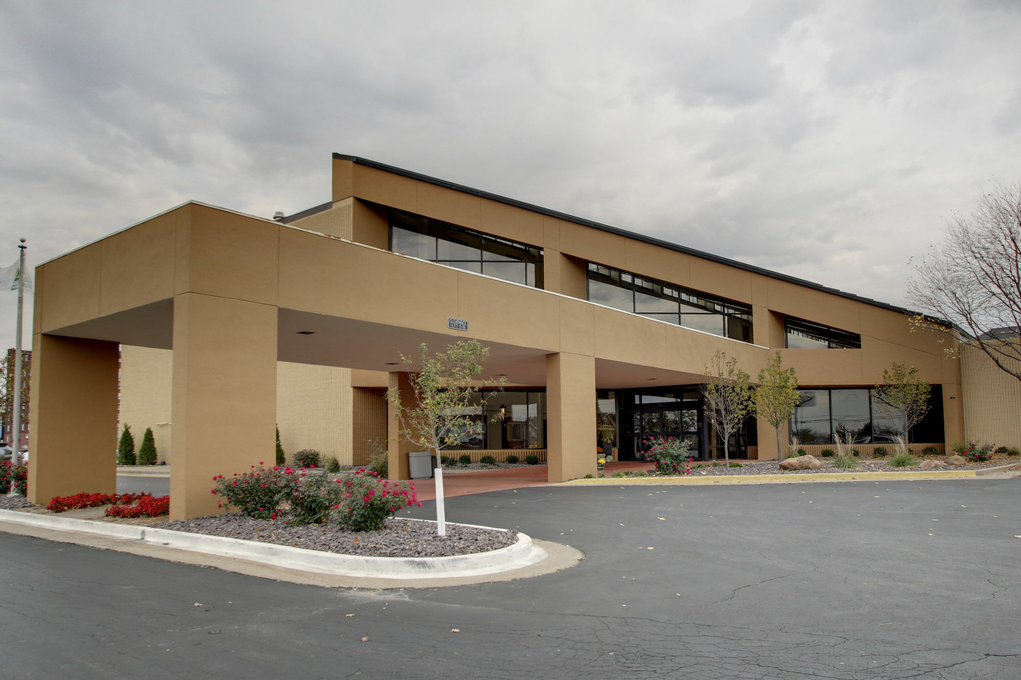 The Atrium Hotel On Third Quincy Exterior photo